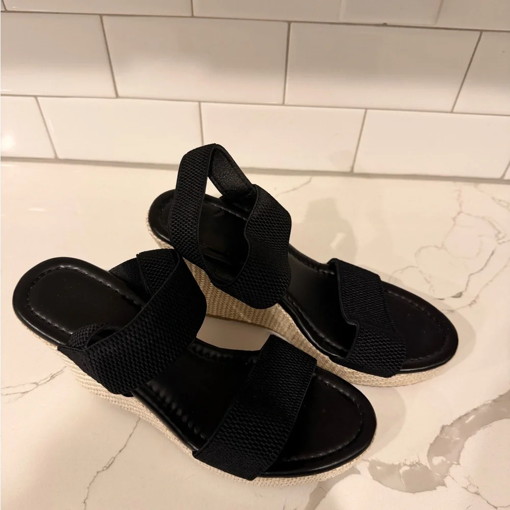 5/$25 🎉 - Size 7 Black Wedge Sandals